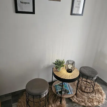 Gyoengye Vendeghaz * Nekezseny
